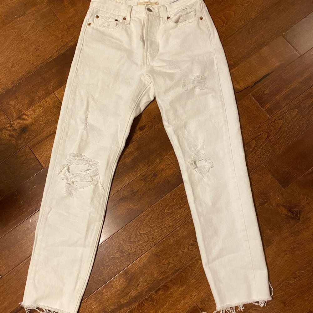 Levis Wedgie fit white jeans